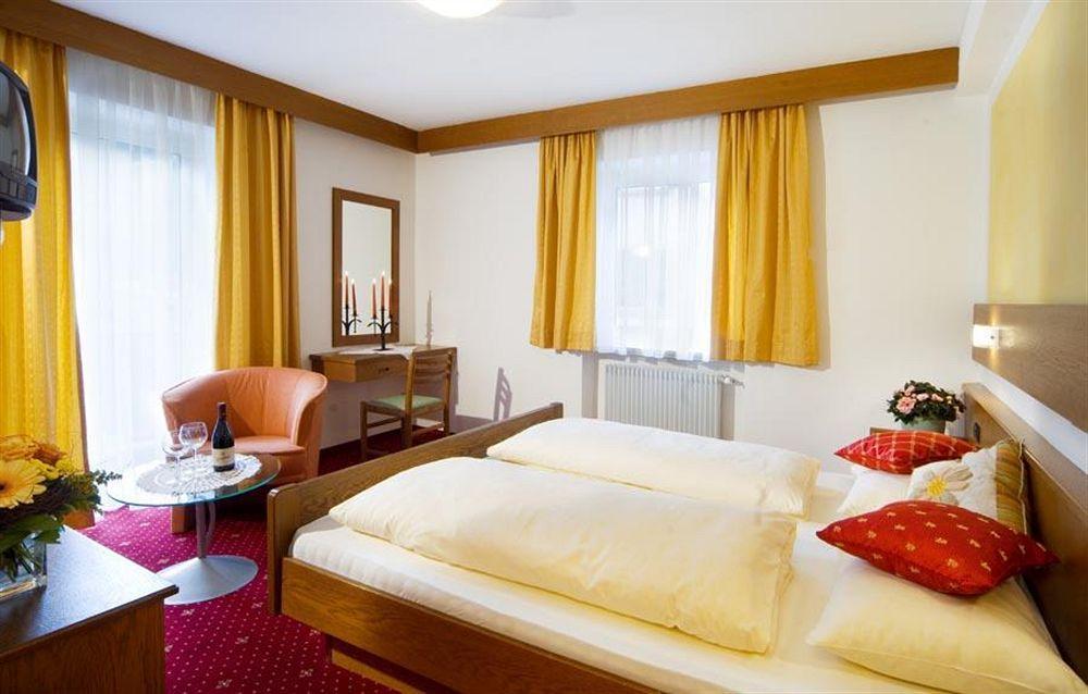 Rider Hotel Обереген Екстериор снимка